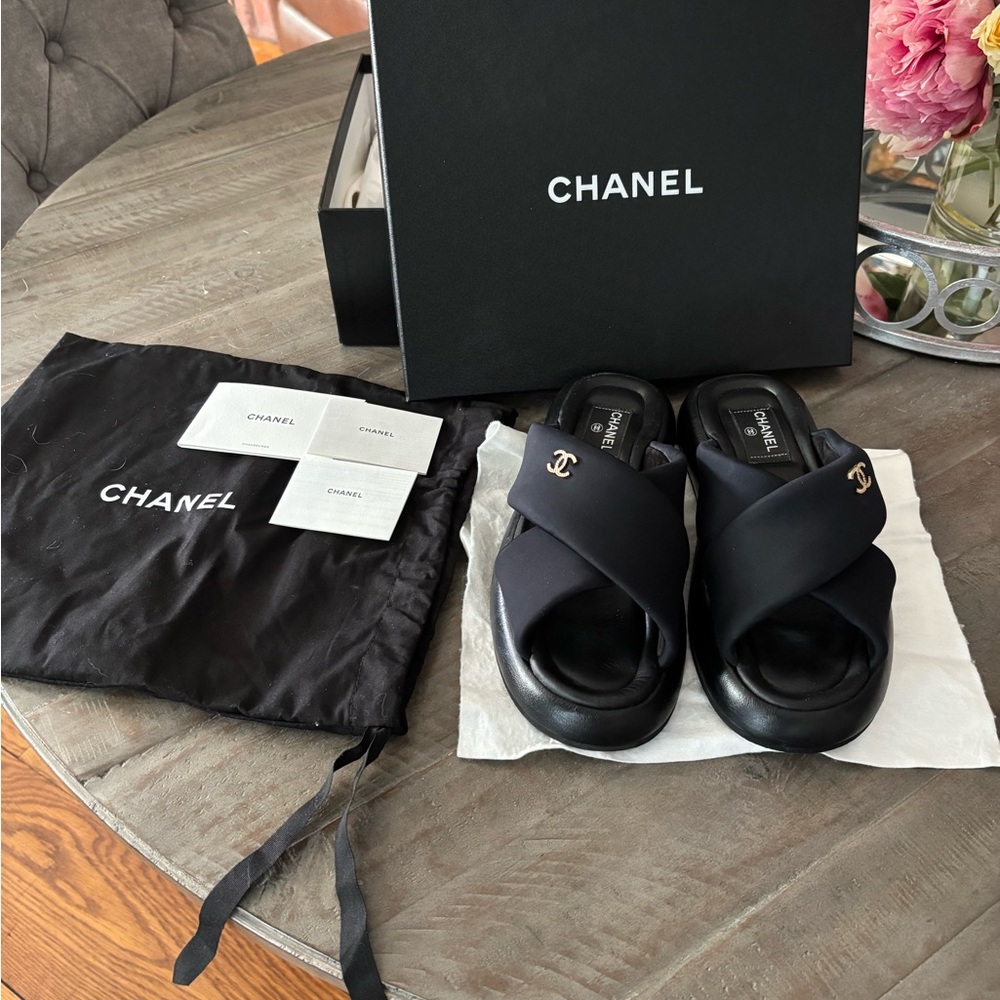 CHANEL CC Mules 39  Black cross cross puffy sandal. RARE SOLD OUT WORLDWIDE
